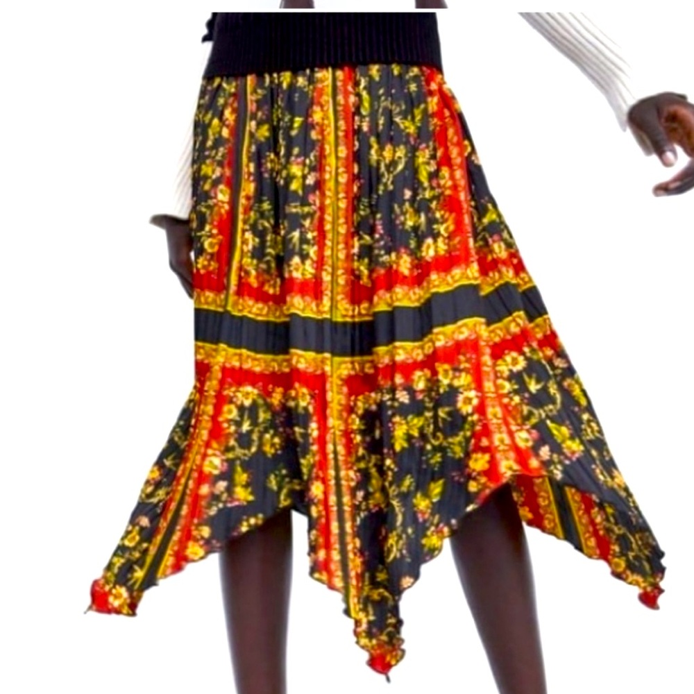 ZARA Printed Pleated Effect Skirt Asymmetrical Midi Red
Black Gold size small